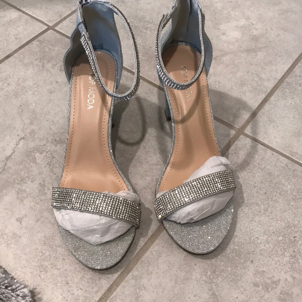 Bridesmaid heel